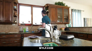 Mylf - Cali Lee a izgató kolumbiai milf