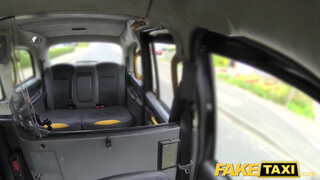 Fake Taxi - Hatalmas picsájú kolumbiai milf popsiba kúrva