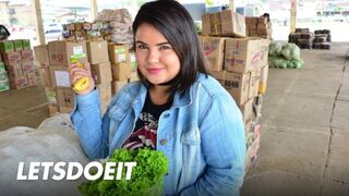 Duci kolumbiai milf pinája mélyen bekúrva xiomarától