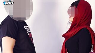 Arab milf hangos kefélése nem hagyja aludni a szomszédot, így hívja őt is szexelni